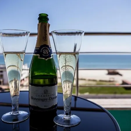 Hillien By The Sea * Mamaia